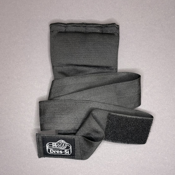 Schwarze Innenhandschuhe für Boxhandschuhe – Schutz und Komfort für Hände und Knöchel. Mit Bandage am Handgelenk