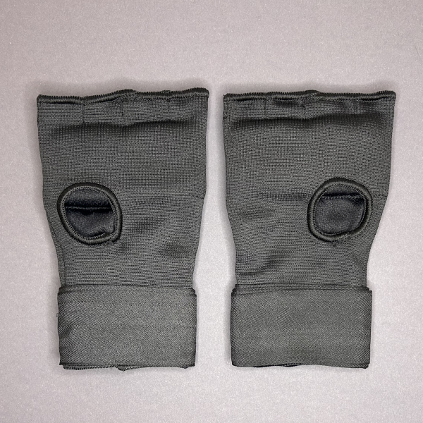 Schwarze Innenhandschuhe für Boxhandschuhe – Schutz und Komfort für Hände und Knöchel. Ansicht der Handinnenfläche