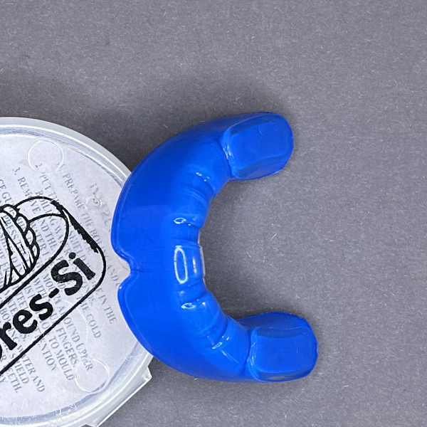 Individuell anpassbarer Mundschutz aus Somo-Gel in blau, Zahnschutz für Kampfsport