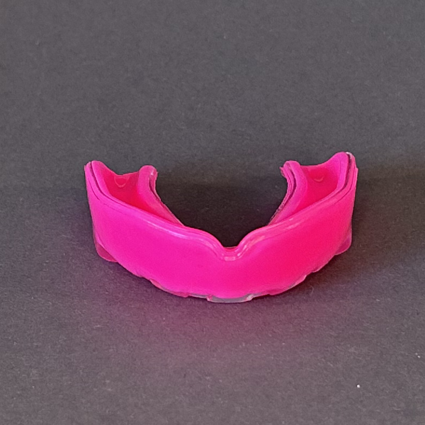 Individuell anpassbarer Mundschutz aus Somo-Gel in pink, Zahnschutz für Kampfsport